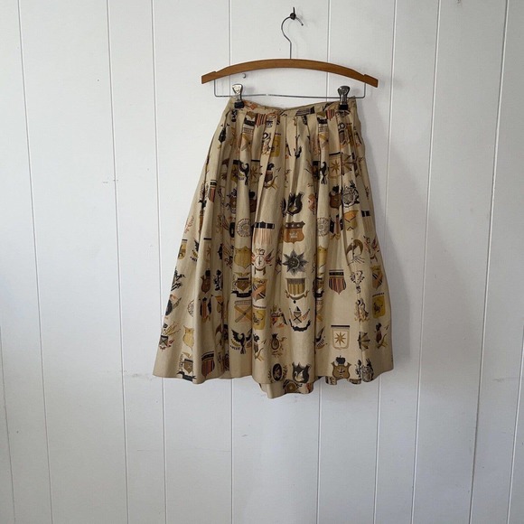 Vintage 1950s Cotton Novelty Print Circle Skirt Coat of Arms Crests Lions Arrows - Picture 6 of 15